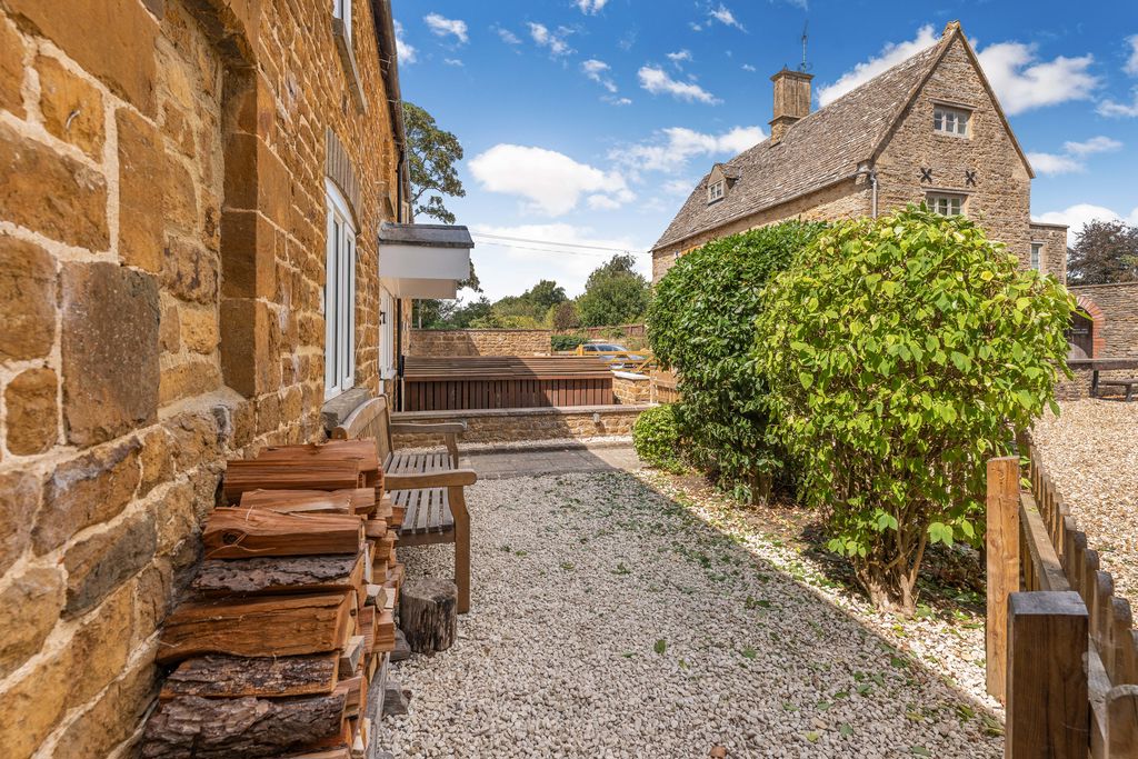 Daisy Hill, Farm Cottages Duns Tew